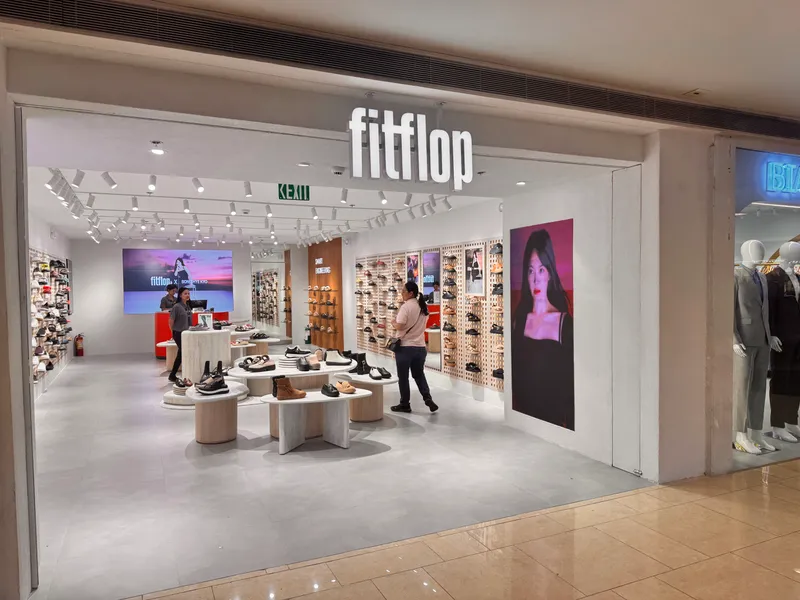 Fitflop Edsa Shang Ri-La fixed LED display installation with pixel pitch P2.