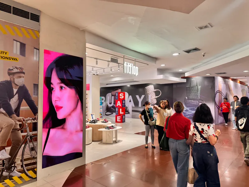 Fitflop Megmall fixed LED display installation with pixel pitch P2.